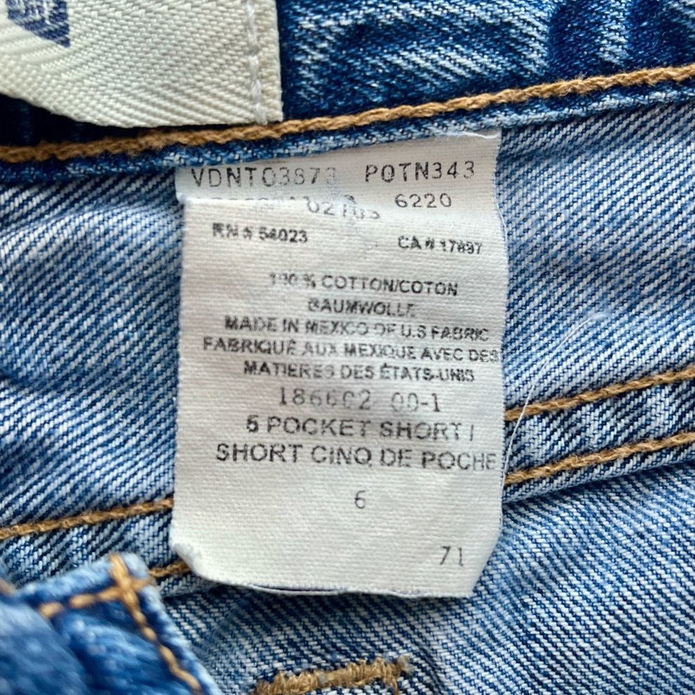 GAP Women's Classic Blue Jean 5 Pocket Shorts- Size 6 - Picture 3 of 9